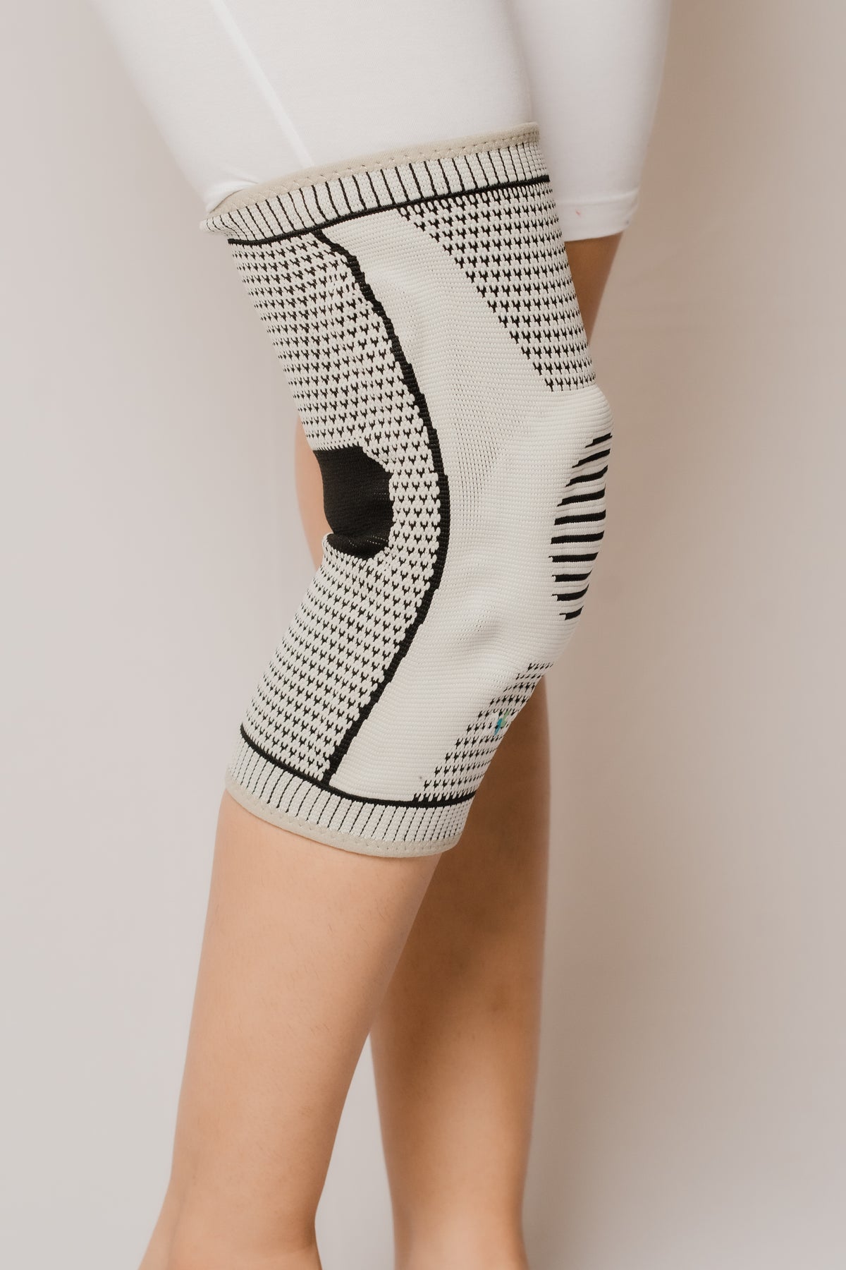Compression Knee Support with Patella Gel Pad